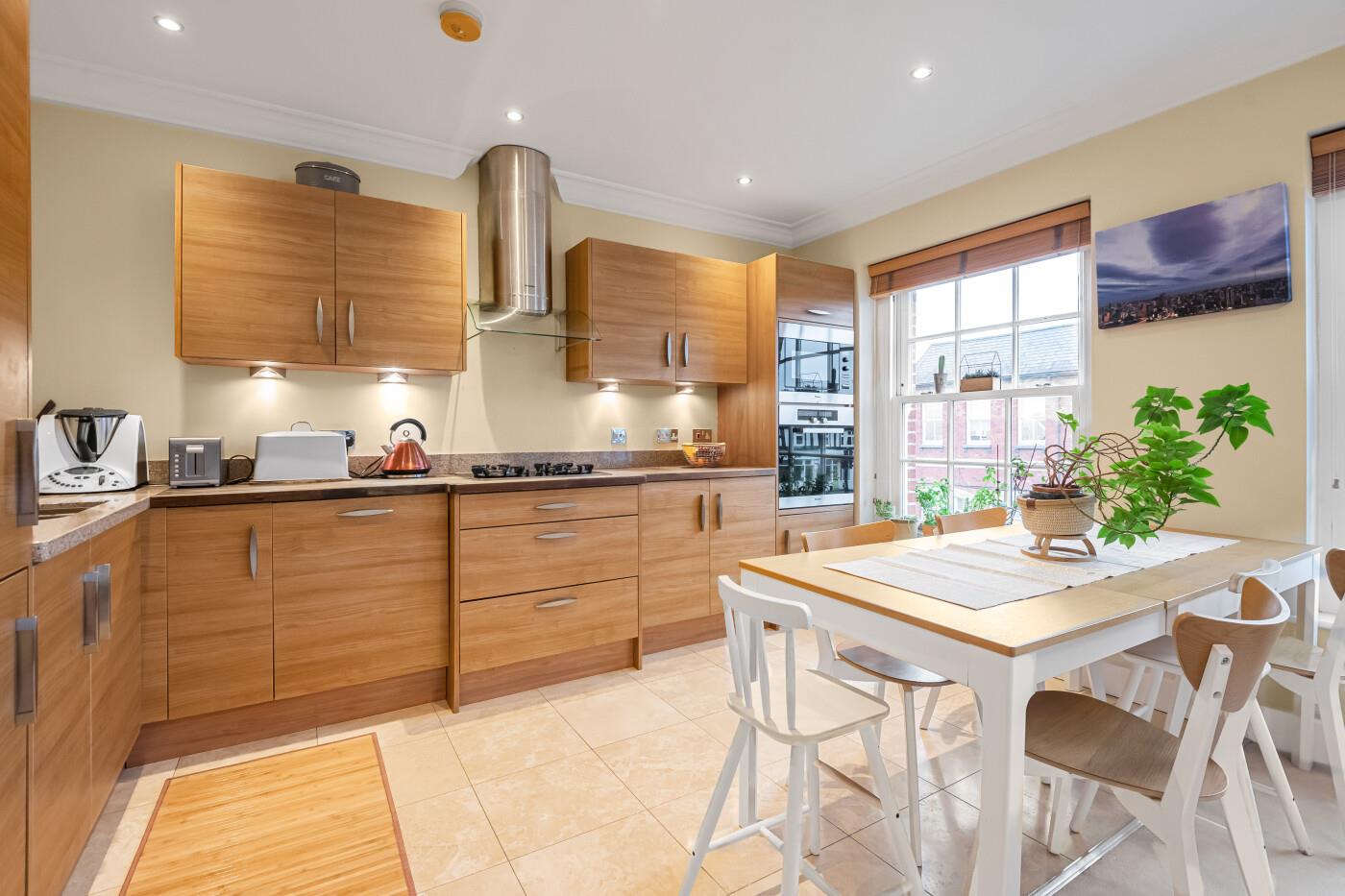 3 bed property in Norman Avenue, Henley-On-Thames